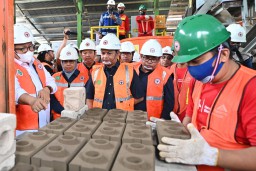 Dukung Asta Cita Prabowo, SIG Dorong Penggunaan Bata Interlock Presisi untuk Wujudkan 3 Juta Rumah