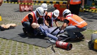 Terminal Teluk Lamong Sukses Gelar Lomba Tanggap Darurat Tutup Bulan K3 Nasional 2025