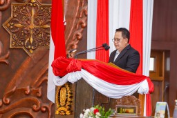 Sampaikan Nota Penjelasan Perubahan Nomenklatur Dua BUMD Jatim, Pj. Gubernur Adhy Optimistis Berdampak Kenaikan PAD