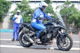 Cari aman di Jalan, Begini Teknik Kontrol Gas dan Pengereman yang Baik