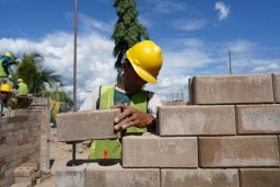 Bata Interlock Presisi SIG Jadi Solusi Pembangunan Rumah yang Berkualitas dan Ramah