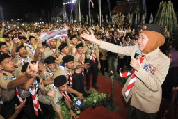 Peringatan Hari Kepanduan Sedunia, Gubernur Khofifah Ajak Pramuka Lebih Produktif dan Kontributif