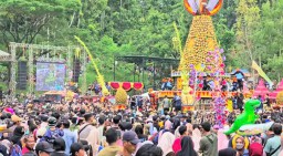 Perayaan Kenduren Wonosalam 2025: Ribuan Wisatawan Nikmati 2.025 Durian Gratis