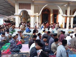 Ponpes Mahfilud Dluror Jember Rayakan Idul Fitri Lebih Awal Berdasarkan Hisab Khumasi
