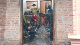 Dua Rumah di Bojonegoro Terbakar dalam Selisih Satu Jam, Diduga Akibat Konsleting Listrik