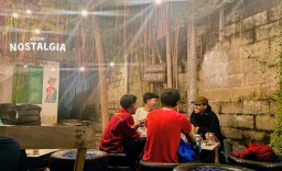 Kedai Nostalgia Bojonegoro: Kafe Unik dengan Properti dari Barang Bekas yang Sukses Curi Perhatian