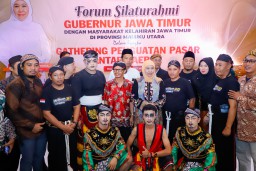 Silaturahmi dengan Masyarakat Kelahiran Jatim di Malut, Gubernur Khofifah Ajak Pererat Persaudaraan dan Perkuat Usaha Kedua Daerah