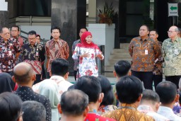 Pimpin Apel Pagi, Gubernur Khofifah Minta ASN Pemprov Jatim Tetap Produktif selama Libur Lebaran