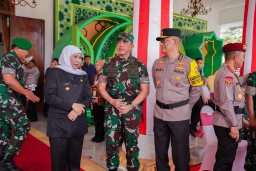 Gubernur Khofifah Ikuti Apel Gelar Pasukan Operasi Ketupat 2025 Yang Dipimpin KAPOLRI, Pastikan Seluruh Instansi di Jatim Siap Wujudkan Lebaran Aman, Lancar dan Nyaman