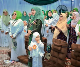 Gubernur Khofifah Hadiri Peringatan Nuzulul Qur'an Sekaligus Penutupan Pesantren Ramadan Balita PP Muslimat NU