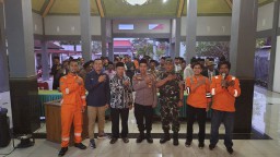 Cegah Bahaya Balon Udara terhadap Jaringan Listrik selama Ramadan, PLN UIT JBM Bersinergi dengan Aparat Keamanan di Beberapa Wilayah Jawa Timur