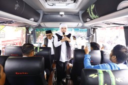 Lepas 4.008 Masyarakat Peserta Mudik Gratis Pemprov Jatim 2025, Gubernur Khofifah: Selamat Mudik, Berangkat Bahagia, Pulang Bahagia!