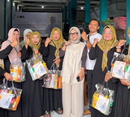 Ramadan Berbagi, Nila Yani Hardiyanti Salurkan 5.000 Paket Lebaran di Gresik