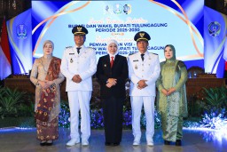 Hadiri Sertijab Bupati - Wakil Bupati Tulungagung, Gubernur Khofifah Minta Sinkronisasi Program Daerah dengan Provinsi dan Pusat untuk Wujudkan Quick Win