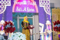 Resmikan Masjid Ba'i Al Karim, Gubernur Khofifah Harap Jadi Pusat Kegiatan Keislaman dan Berdampak Positif bagi Pembangunan Karakter Masyarakat Sekitar