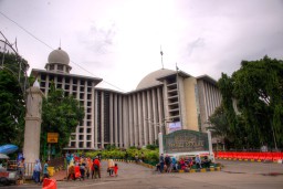 Jadi Tempat Ibadah Favorit saat Ramadan, Masjid Istiqlal Buktikan Komitmen SIG dalam Membangun Negeri