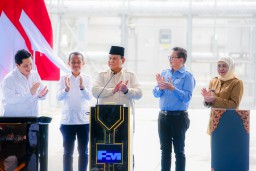Dampingi Presiden Prabowo Resmikan Pabrik Pemurnian Logam Mulia PTFI, Gubernur Khofifah Tegaskan Jatim Tuan Rumah Ramah bagi Investor