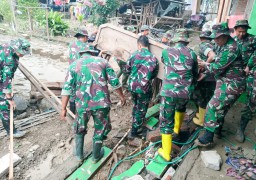 Pasca Banjir Bandang di Bojonegoro, Kodim 0813 Kerahkan Ratusan Personel untuk Karya Bakti