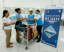 Saat Libur, Petugas PLN Tetap Siaga Layani Masyarakat di Posko Mudik BUMN