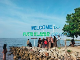 Pantai Utara Lamongan Jadi Primadona Wisatawan Saat Libur Lebaran 2025