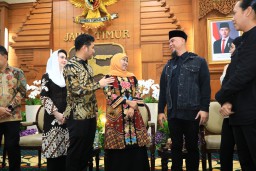 Ajak Mulan Jameela, Ahmad Dhani Ikuti Halal Bihalal Bareng Gubernur Khofifah dan Kepala Daerah di Jatim