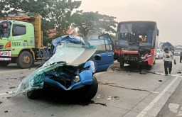 Tabrakan Maut Panther dan Bus di Duduksampeyan Gresik, Beberapa Orang Tewas di Tempat