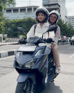 Berkendara Malam Hari? Ini 7 Tips Aman Khusus untuk Wanita