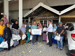 BRI Gresik dan Legislator Komisi XI DPR Salurkan 2.000 Paket Sembako untuk Warga