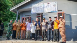 Korban Gempa Bawean Terima Bantuan Rumah Tahan Gempa