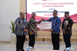 Bank Jatim Percantik Sarangan Lewat CSR Lampu Hias, Dorong Wisata dan Ekonomi Lokal