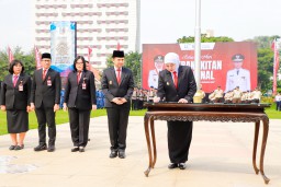 Gubernur Khofifah Pimpin Harkitnas 2025: Bangkit Bersama Hadapi Tantangan Global, Wujudkan Layanan Kesehatan Bersih dan Berintegritas