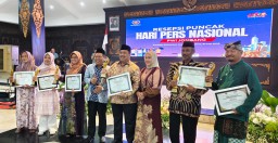 Enam Tokoh Inspiratif Raih PWI Jombang Award 2025 atas Kiprah di Ketahanan Pangan dan Lingkungan