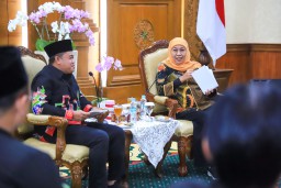 KPU dan Bawaslu Jatim Kembalikan Sisa Anggaran Pilgub Jatim 2024 Rp 162,902 Miliar