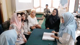 Ketua TP PKK Jatim, Arumi Bachsin Kunjungi Kajian Rutin Sobat Dili Mengaji, Harap Jadi Teladan bagi Masyarakat