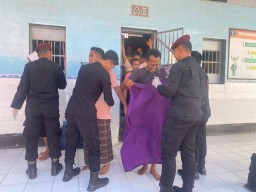 Razia Mendadak di Rutan Sampang, Petugas Temukan Pisau Cukur dan Barang Terlarang Lain