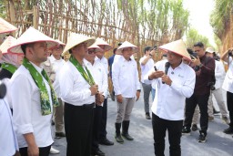 Tinjau PG Jatiroto, Mentan Optimis Swasembada Gula Dimulai dari Jatim