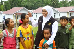 Gubernur Khofifah Serukan Aksi Bersama Hapuskan Pekerja Anak di Jawa Timur