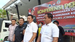 Polisi Bongkar Peredaran Arak Ilegal di Jombang, 1.300 Botol Disita