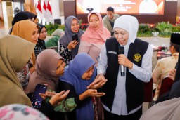 Tekan Angka Kemiskinan dan Berdayakan Ekonomi, Gubernur Khofifah Salurkan Bantuan Rp10,2 Miliar untuk Probolinggo
