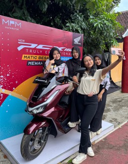 Ratusan Pelajar SMAN 5 Jember Semarakkan PCX160 Gen-Z Movement bersama MPM Honda Jatim
