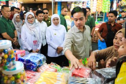 Wapres Gibran dan Gubernur Khofifah Tinjau Pasar Rogojampi, Pastikan Harga Stabil dan Stok Aman
