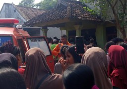 Mayat Membusuk Ditemukan di Mojoagung, Diduga Korban Pembunuhan