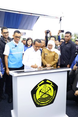 Presiden Prabowo Resmikan PLTP dan PLTS di 15 Provinsi secara Hybrid, Gubernur Khofifah Bersama Menteri ESDM Ikuti dari Bondowoso