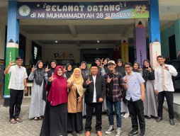 Tiga Dosen UM Surabaya Teliti Inovasi Pembelajaran Bahasa Inggris di MIM Dupan