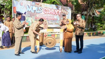 Bupati Yes Buka MPLS SMPN 1 Lamongan, Pastikan Siswa Aman dan Nyaman Tanpa Perpeloncoan