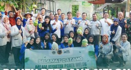 Warga Sukomulyo Panen Melon Produksi Greenhouse Bantuan PT Smelting