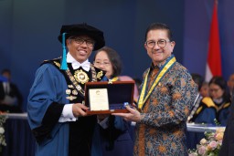 Freeport Indonesia Terima Penghargaan dari ITB atas Kontribusi Strategis di Bidang Pendidikan dan Pengembangan SDM