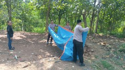 Berantas Judi Sabung Ayam, Polres Sampang Bakar Arena di Sokobanah