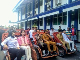 Presiden Prabowo Subianto Salurkan 25 Becak Listrik ke Warga Sampang, Dorong Transportasi Ramah Lingkungan