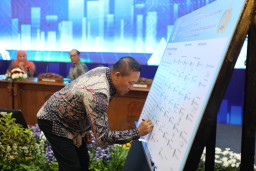 Bupati Slamet Junaidi Dorong Investasi Luar untuk Percepatan Ekonomi dan Penciptaan Lapangan Kerja di Sampang